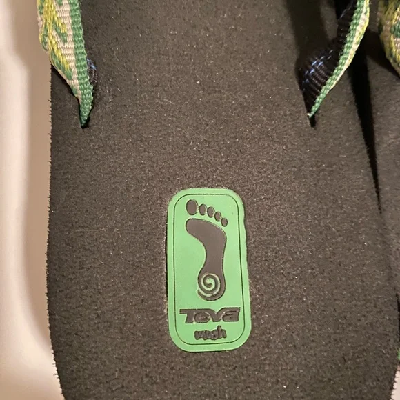 Teva Mush Olowahu Strappy Flip Flops in Tyena Lime Green Size 7 women NWOT - Picture 6 of 11